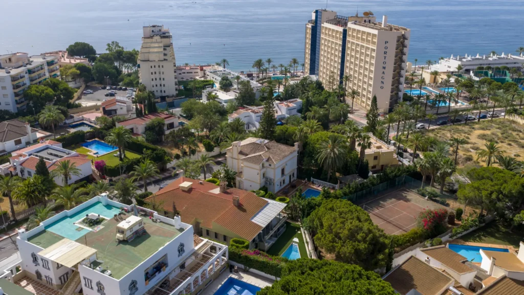 Panorámica aérea de Aguadulce Sur hacia el mar